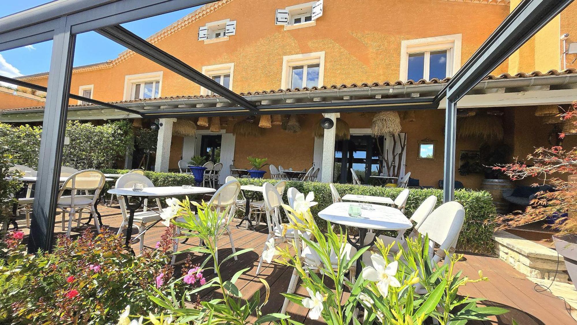 Hotel Le Saint-Genies Uzes Bagian luar foto