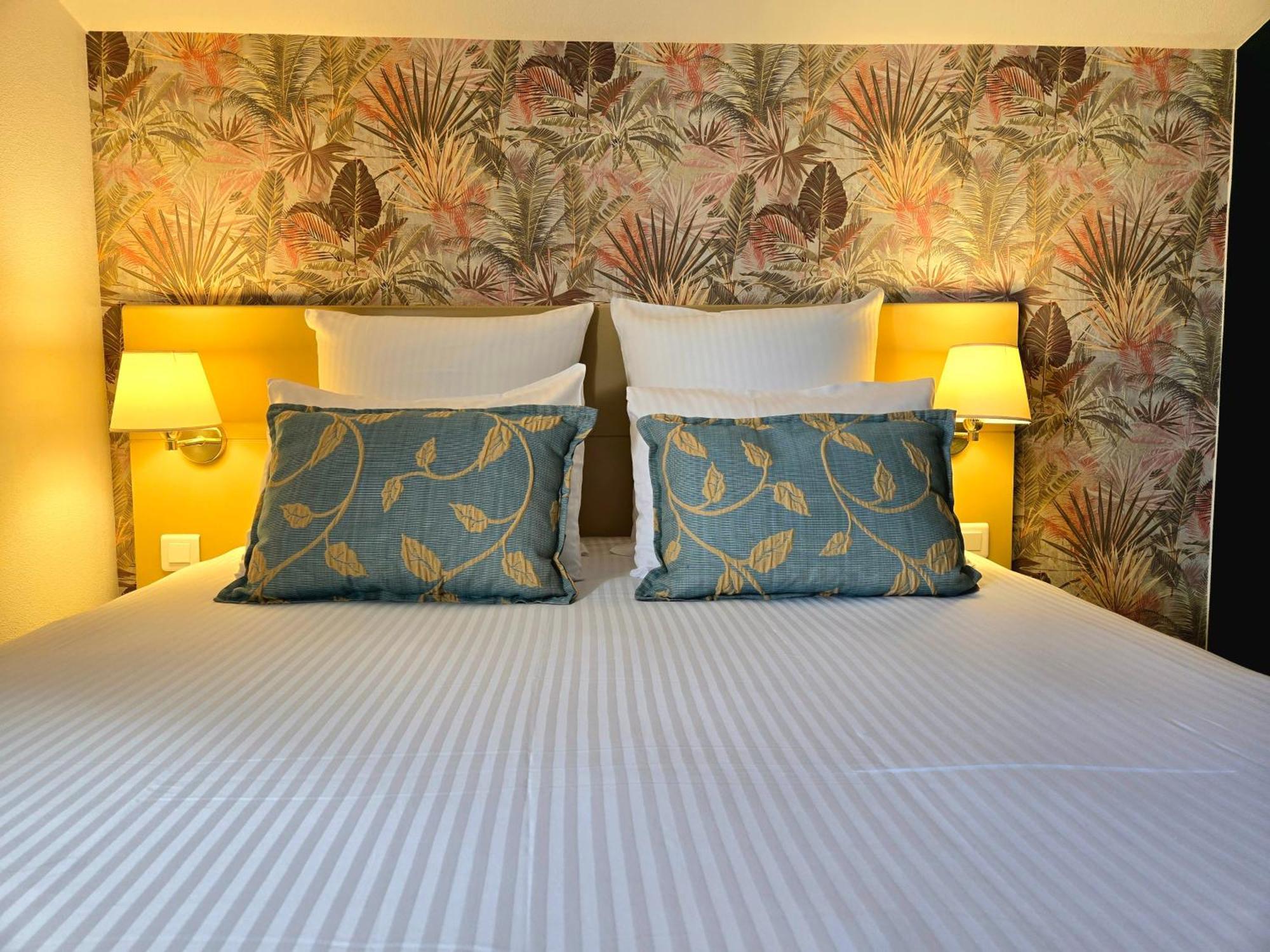 Hotel Le Saint-Genies Uzes Bagian luar foto