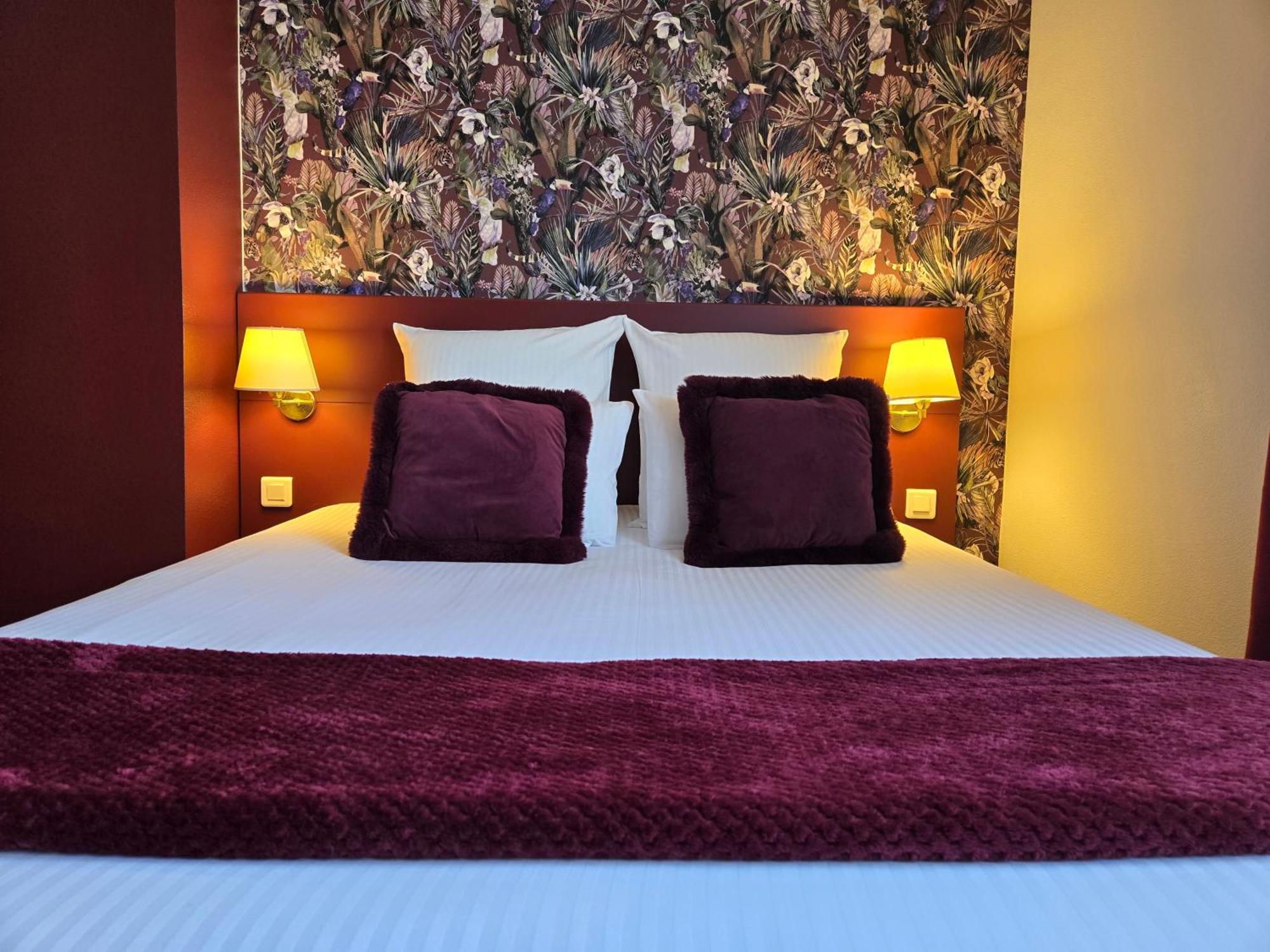 Hotel Le Saint-Genies Uzes Bagian luar foto