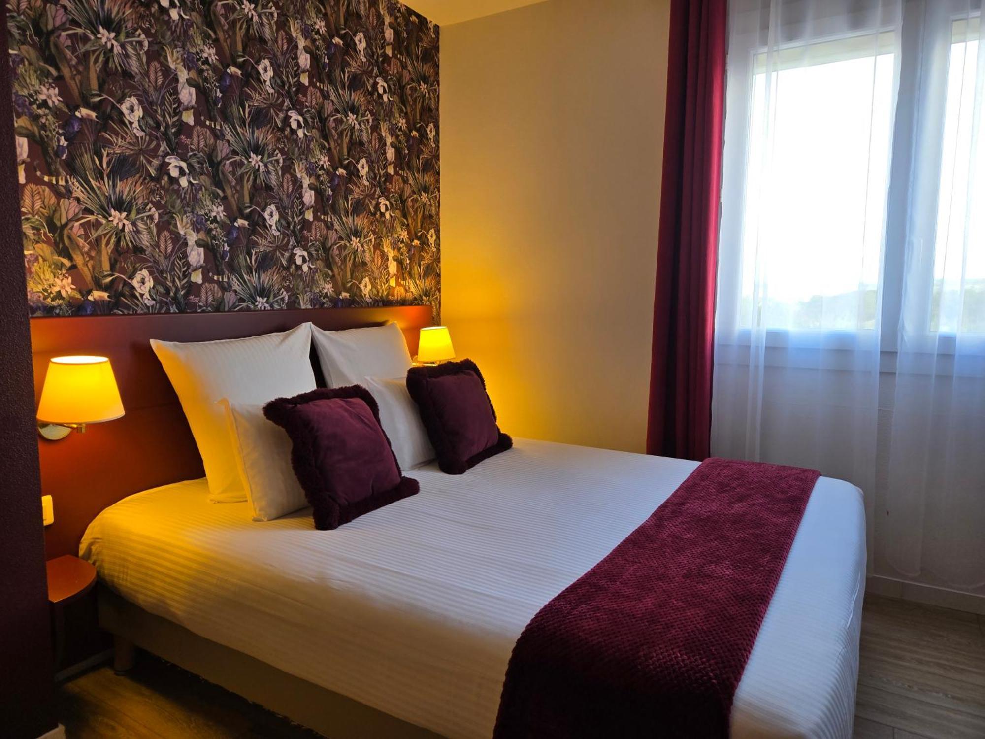 Hotel Le Saint-Genies Uzes Bagian luar foto