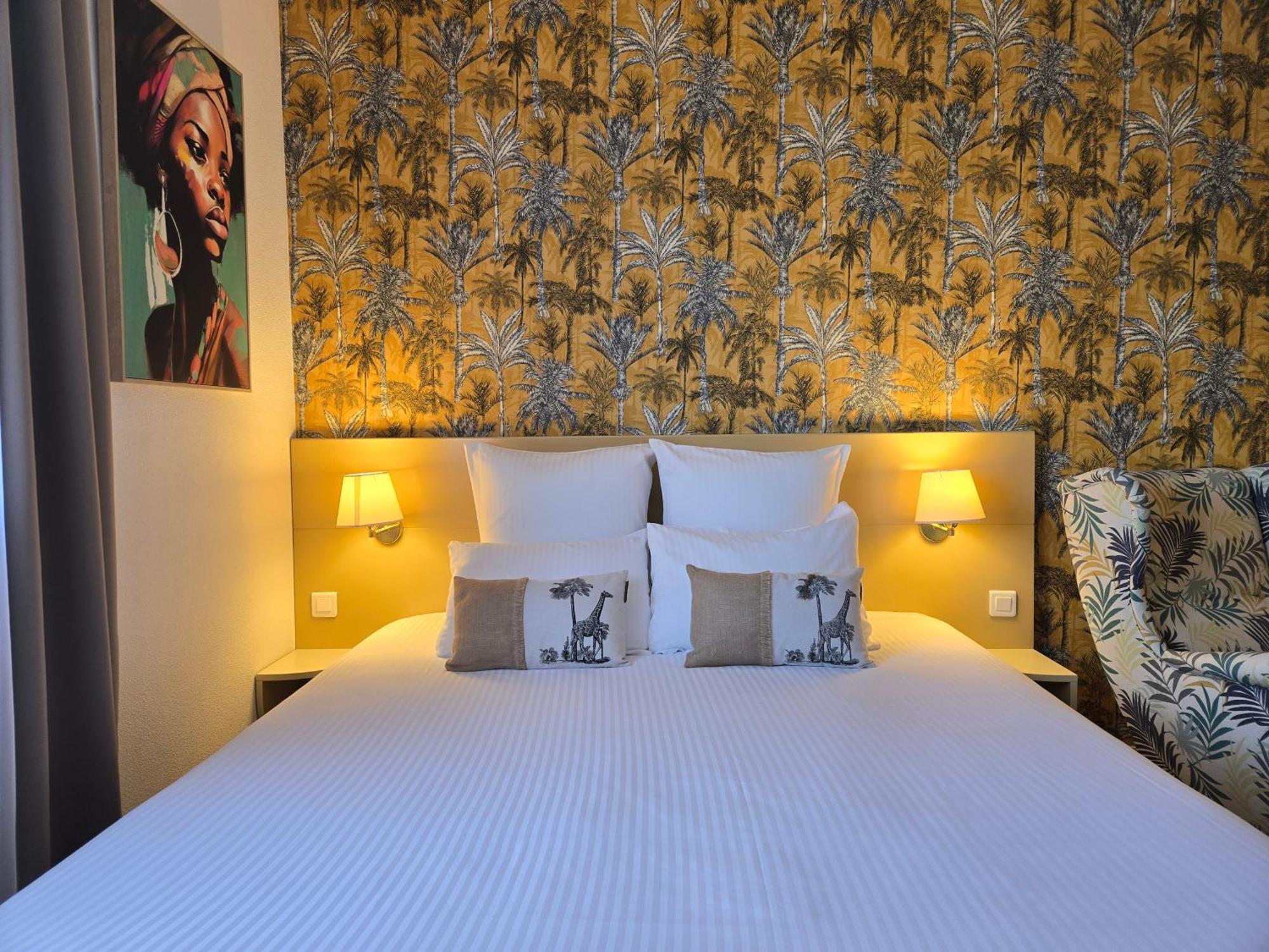 Hotel Le Saint-Genies Uzes Bagian luar foto