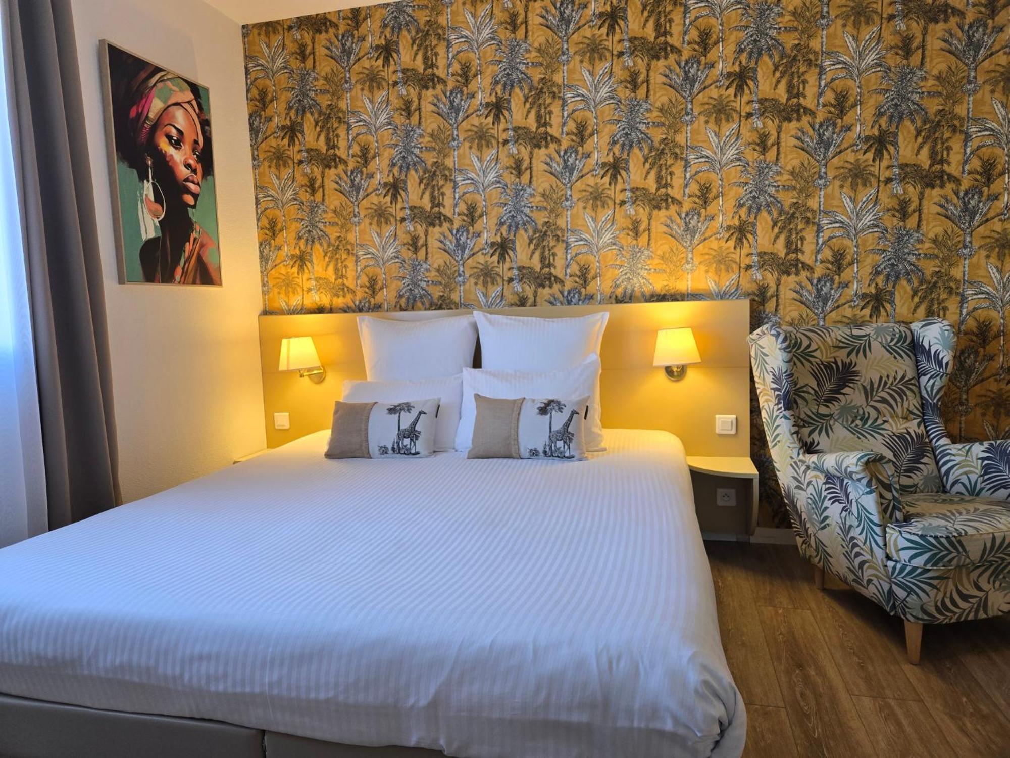 Hotel Le Saint-Genies Uzes Bagian luar foto