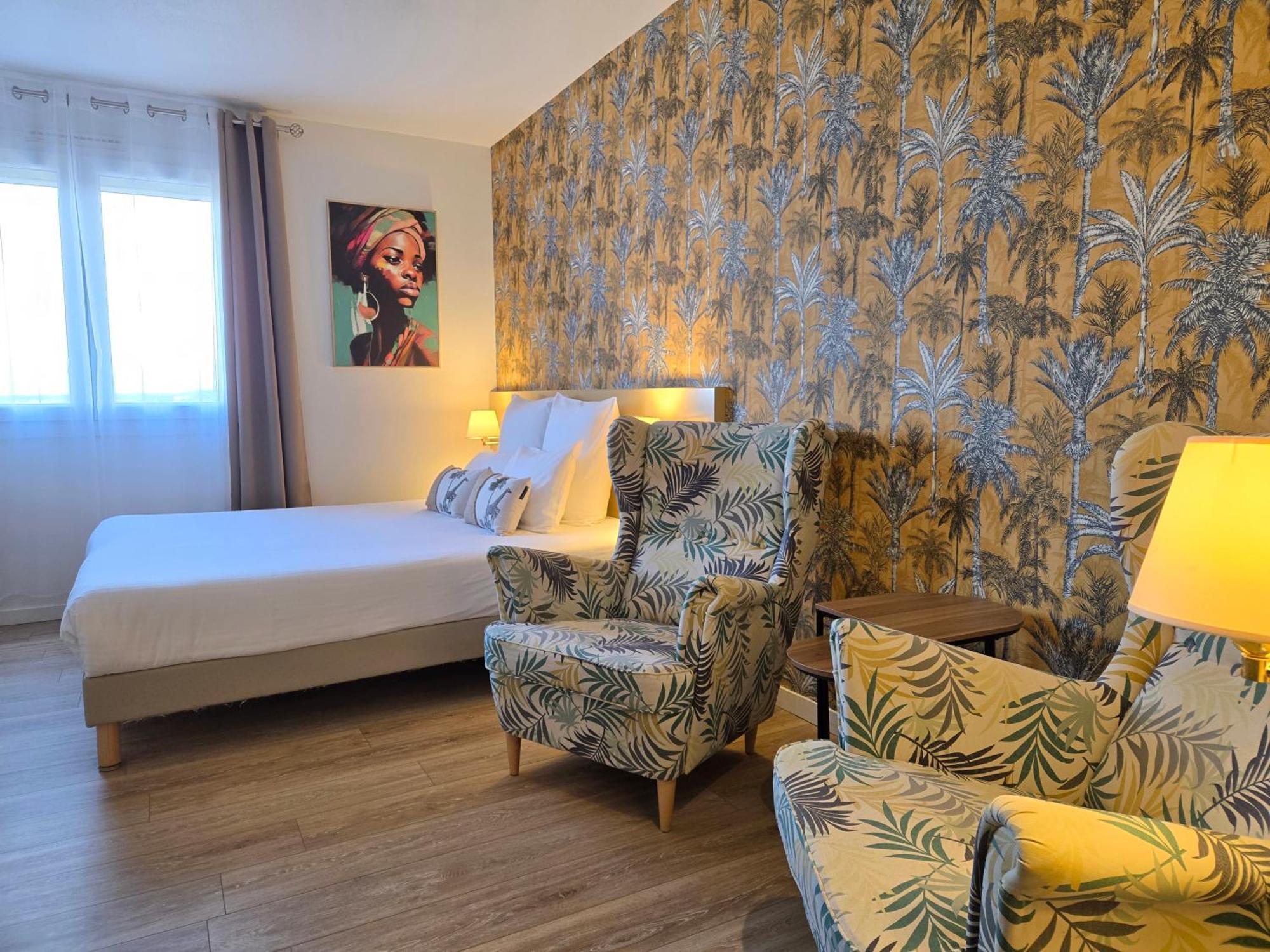 Hotel Le Saint-Genies Uzes Bagian luar foto