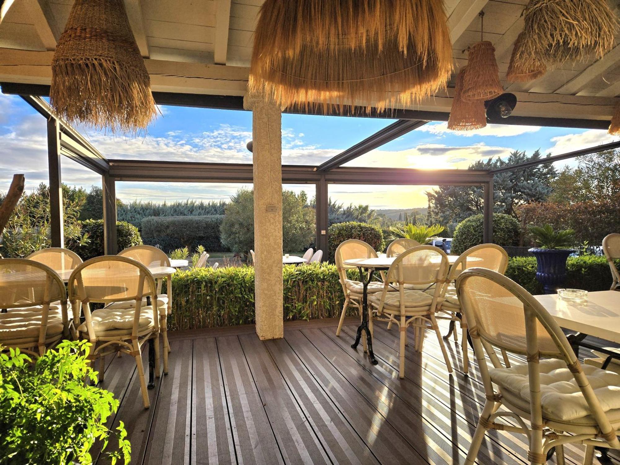 Hotel Le Saint-Genies Uzes Bagian luar foto