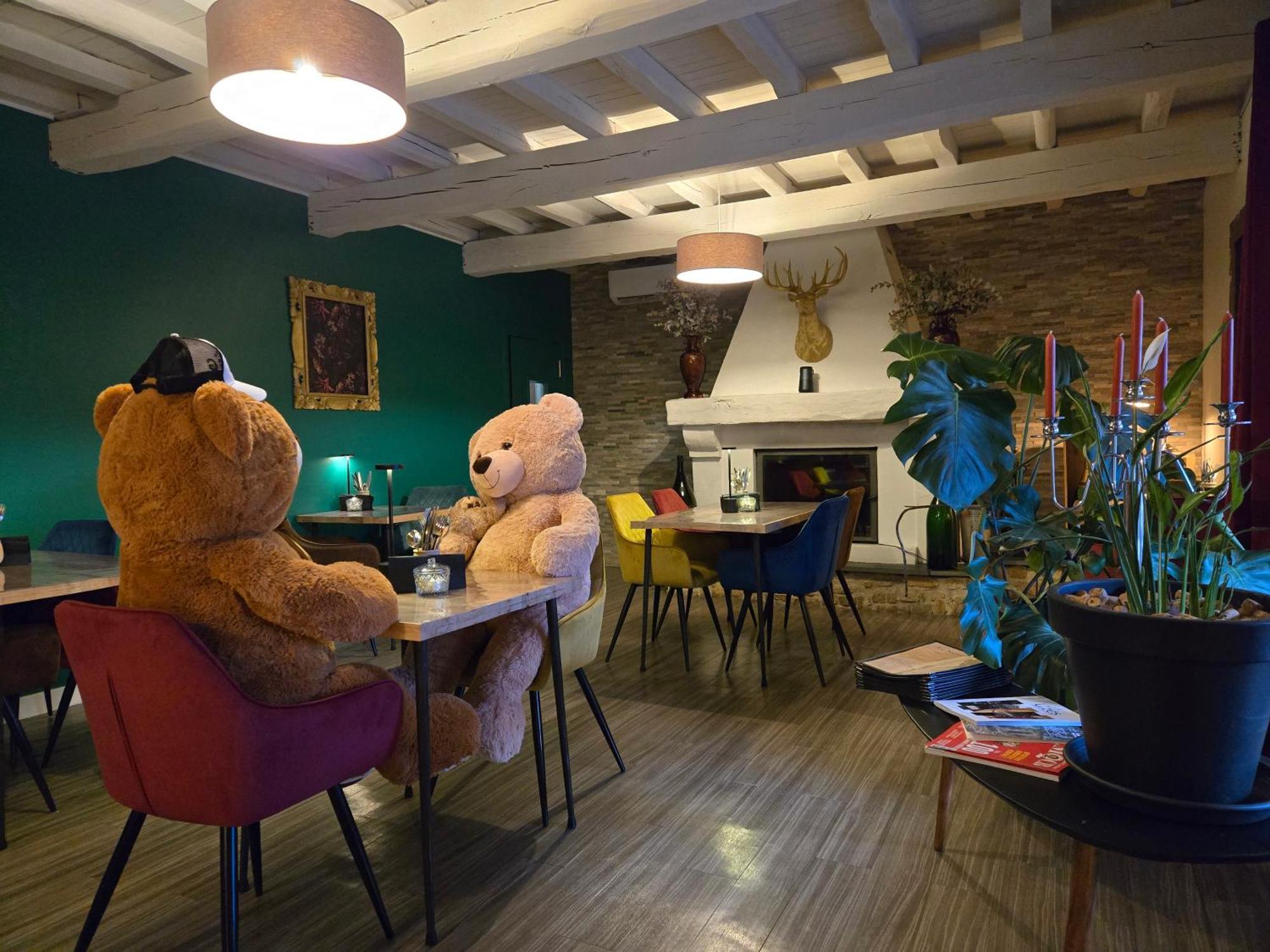 Hotel Le Saint-Genies Uzes Bagian luar foto