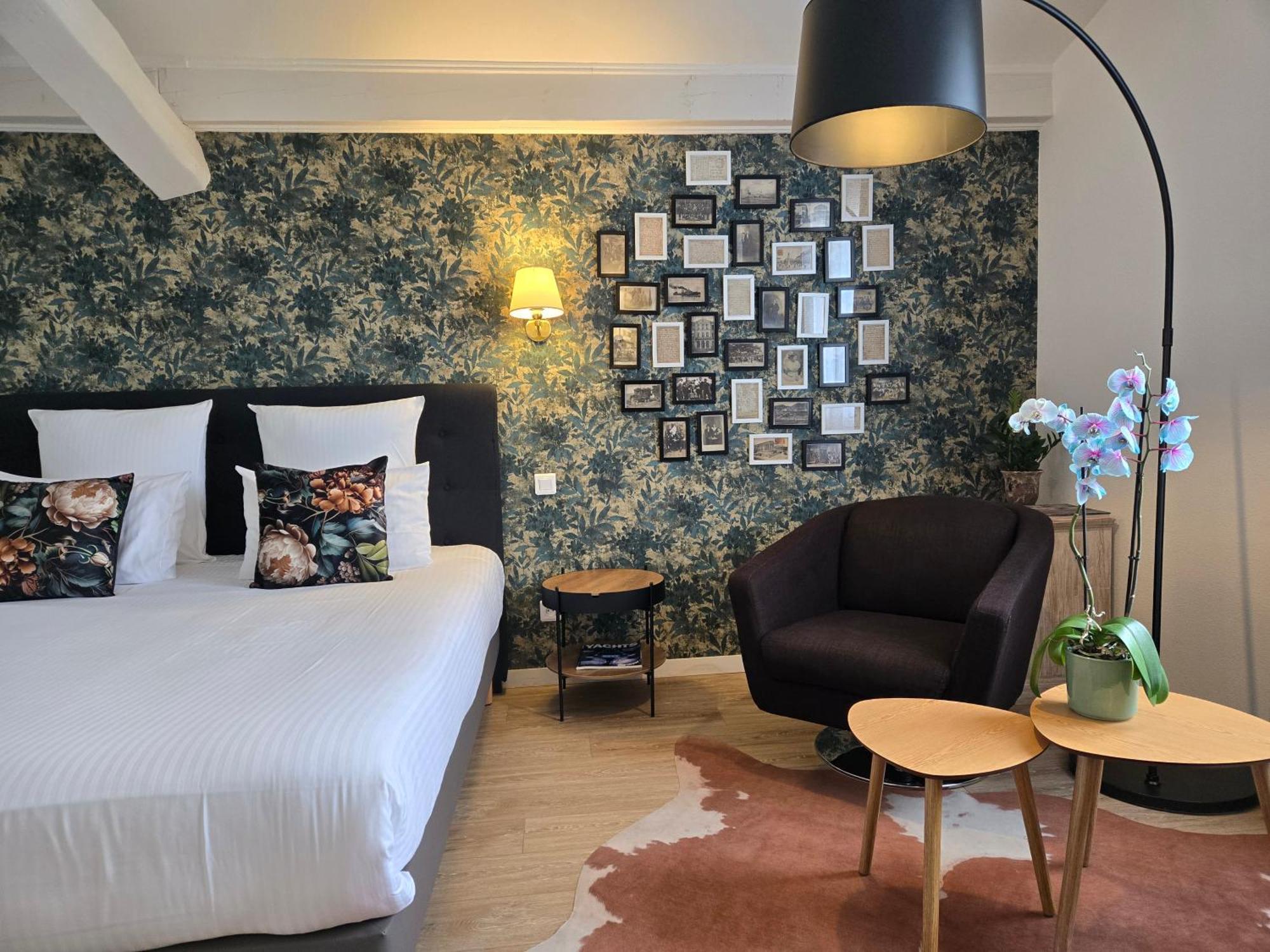 Hotel Le Saint-Genies Uzes Bagian luar foto