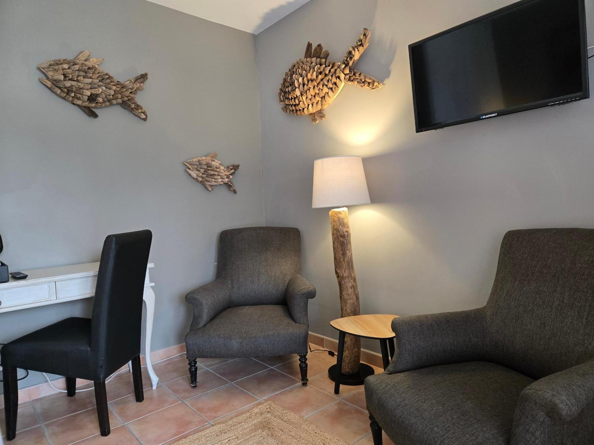 Hotel Le Saint-Genies Uzes Bagian luar foto