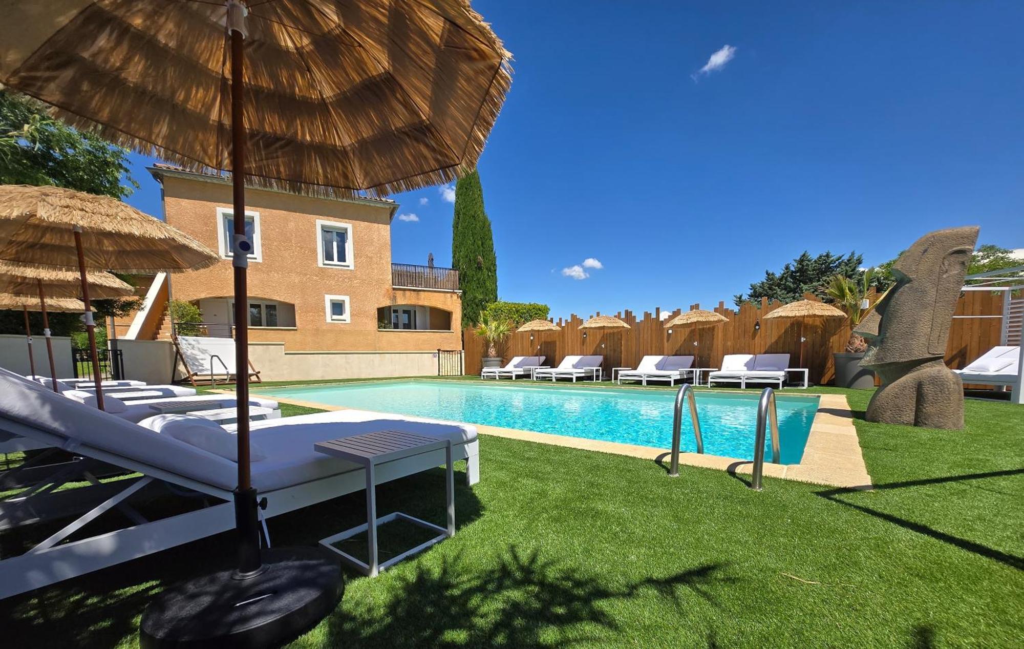 Hotel Le Saint-Genies Uzes Bagian luar foto