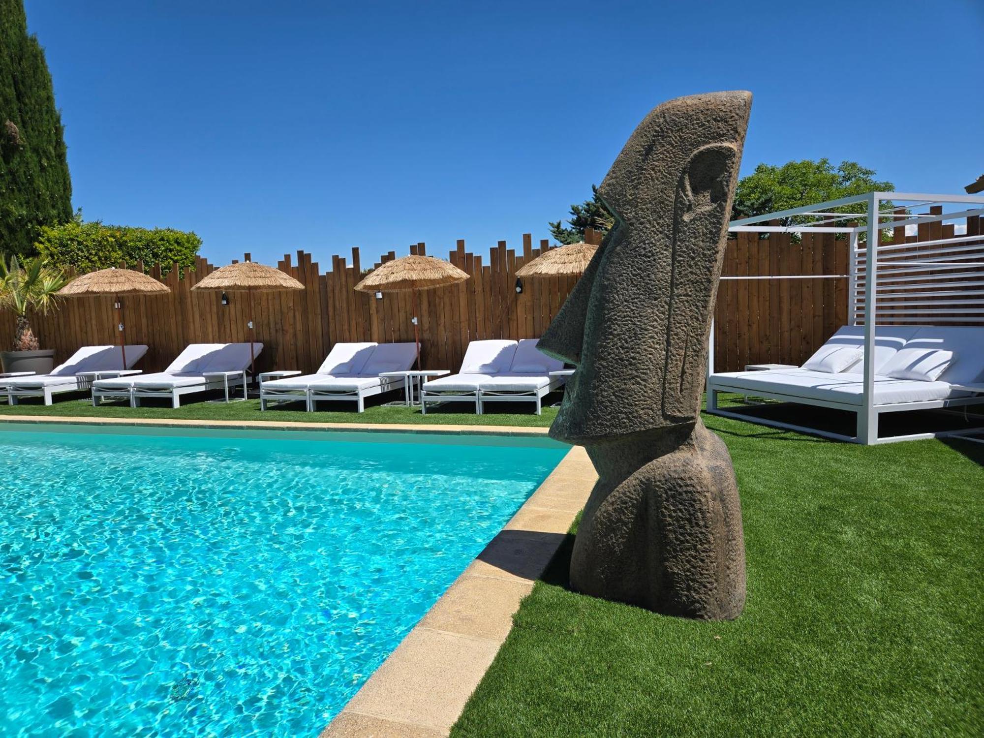 Hotel Le Saint-Genies Uzes Bagian luar foto